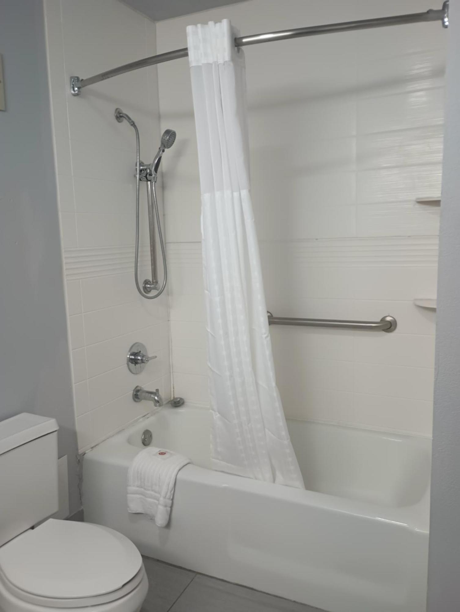 Baymont By Wyndham Johnson City/Binghamton Esterno foto
