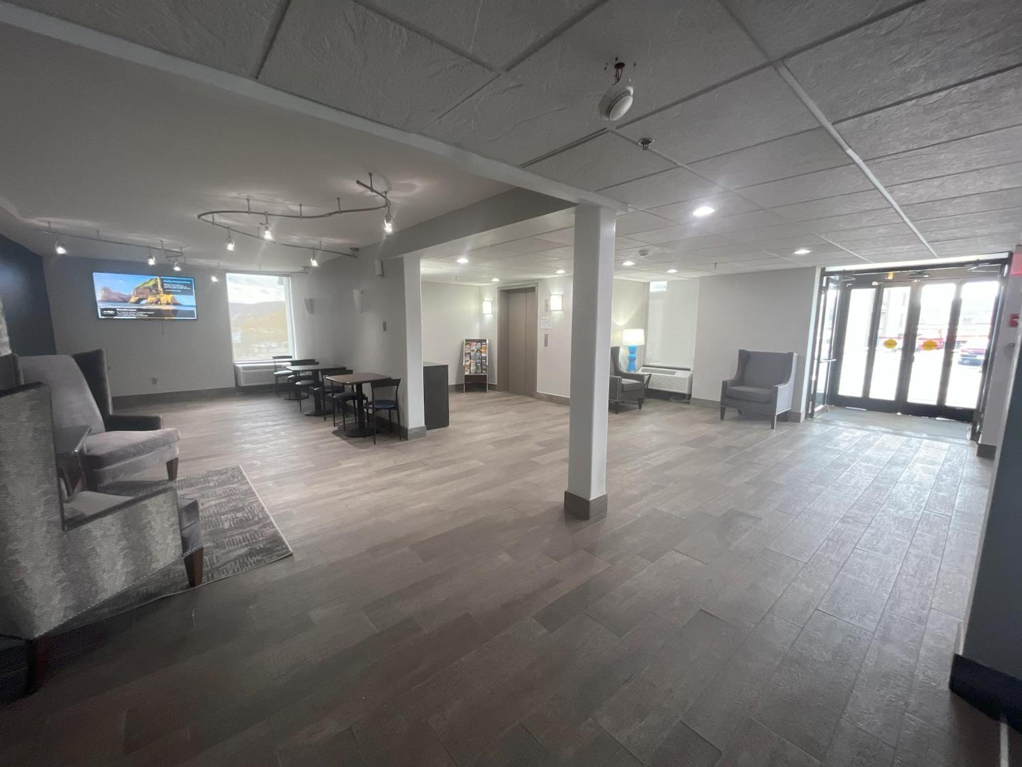 Baymont By Wyndham Johnson City/Binghamton Esterno foto