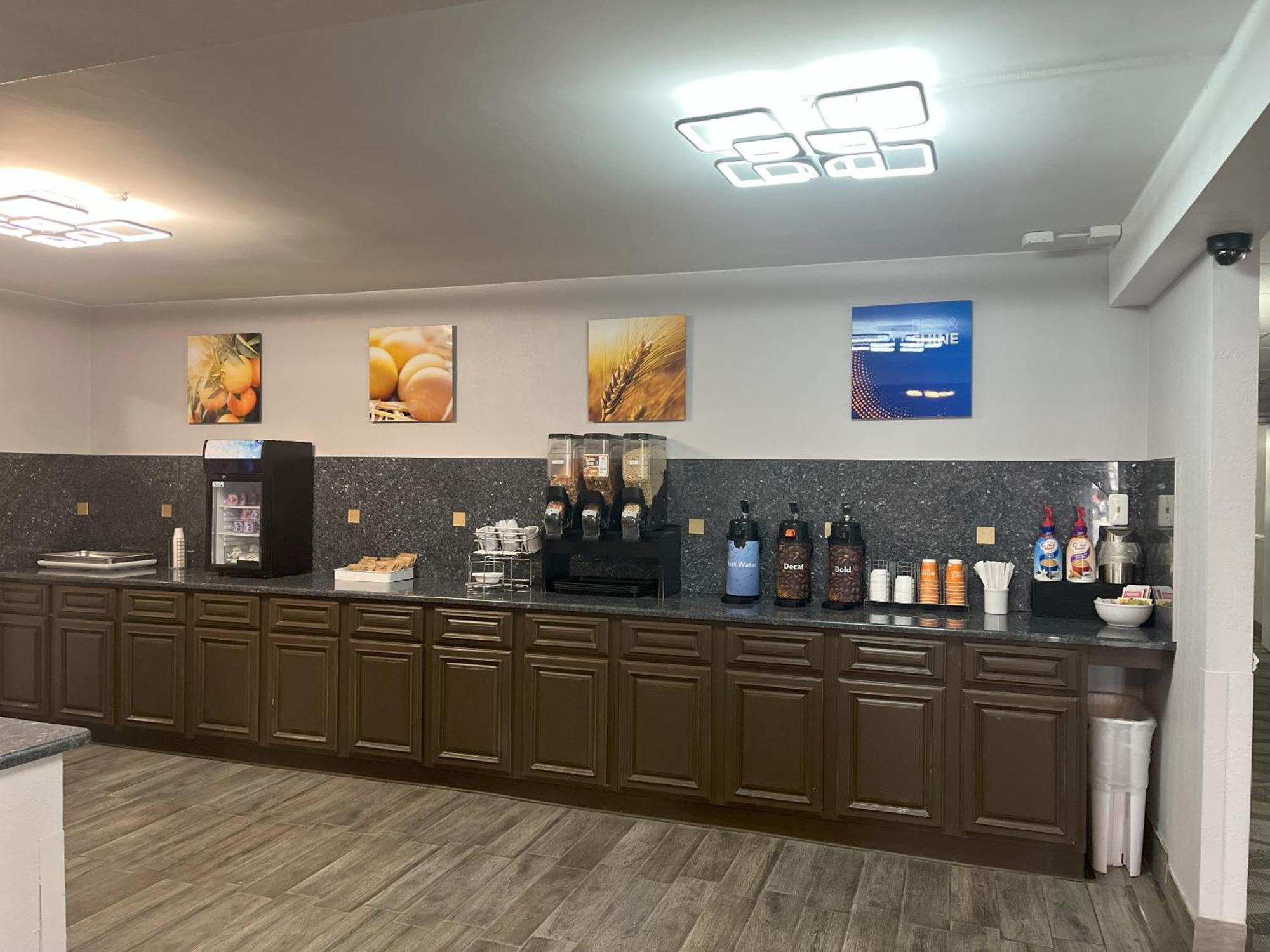 Baymont By Wyndham Johnson City/Binghamton Esterno foto