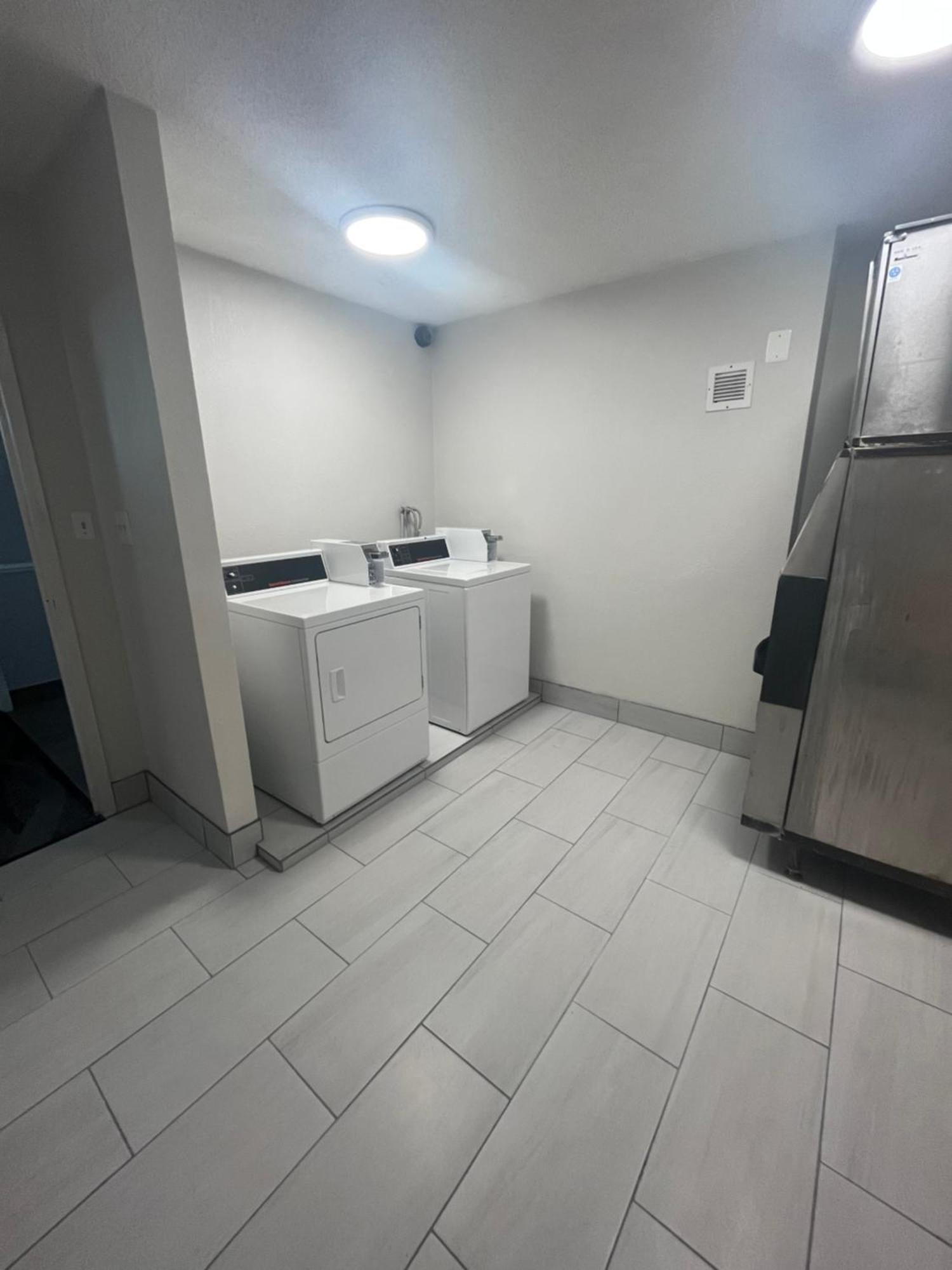 Baymont By Wyndham Johnson City/Binghamton Esterno foto